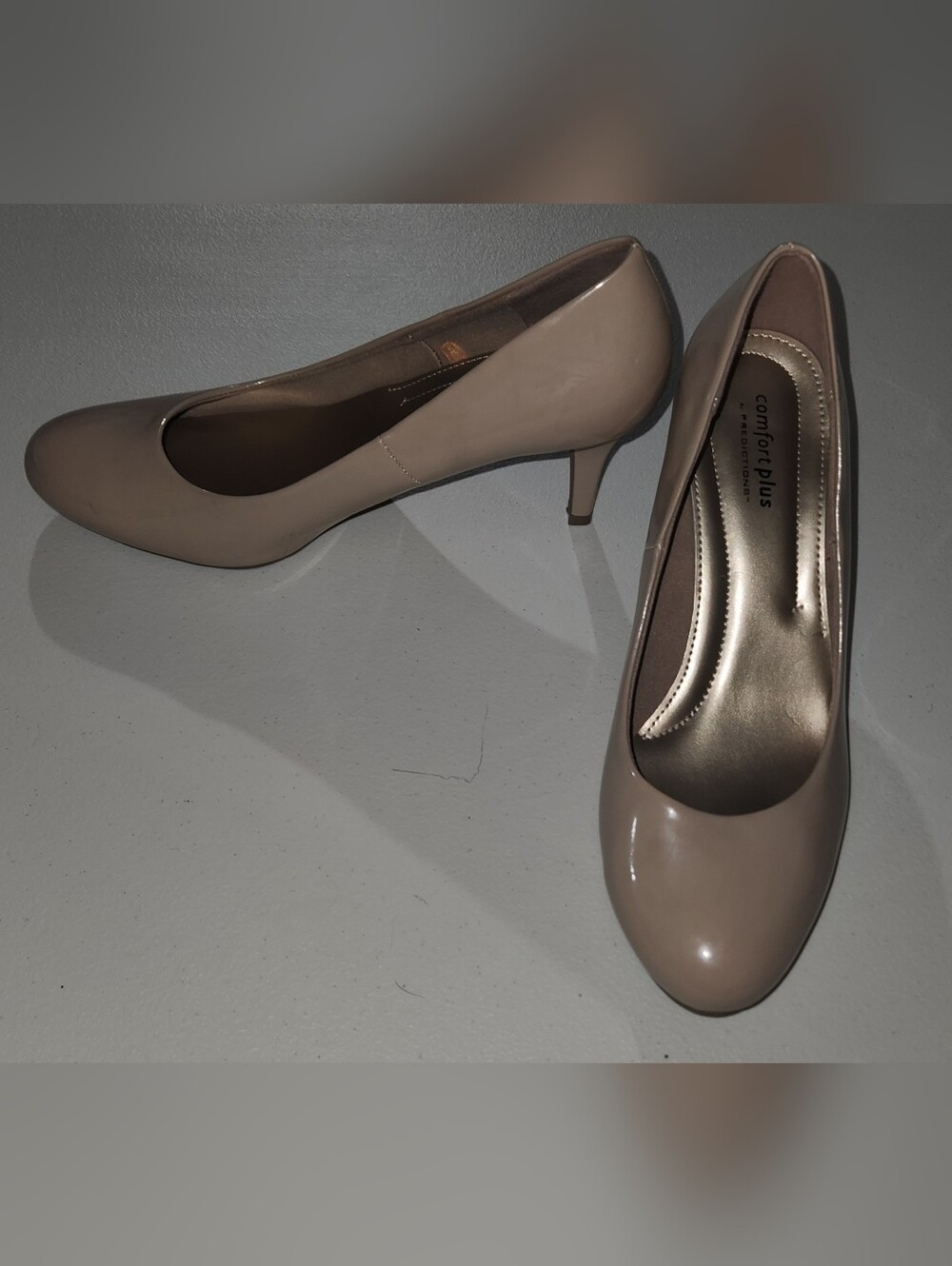 Comfort Plus By Predictions Taupe Patent Round-Toe Women’s Heels Size 9.5